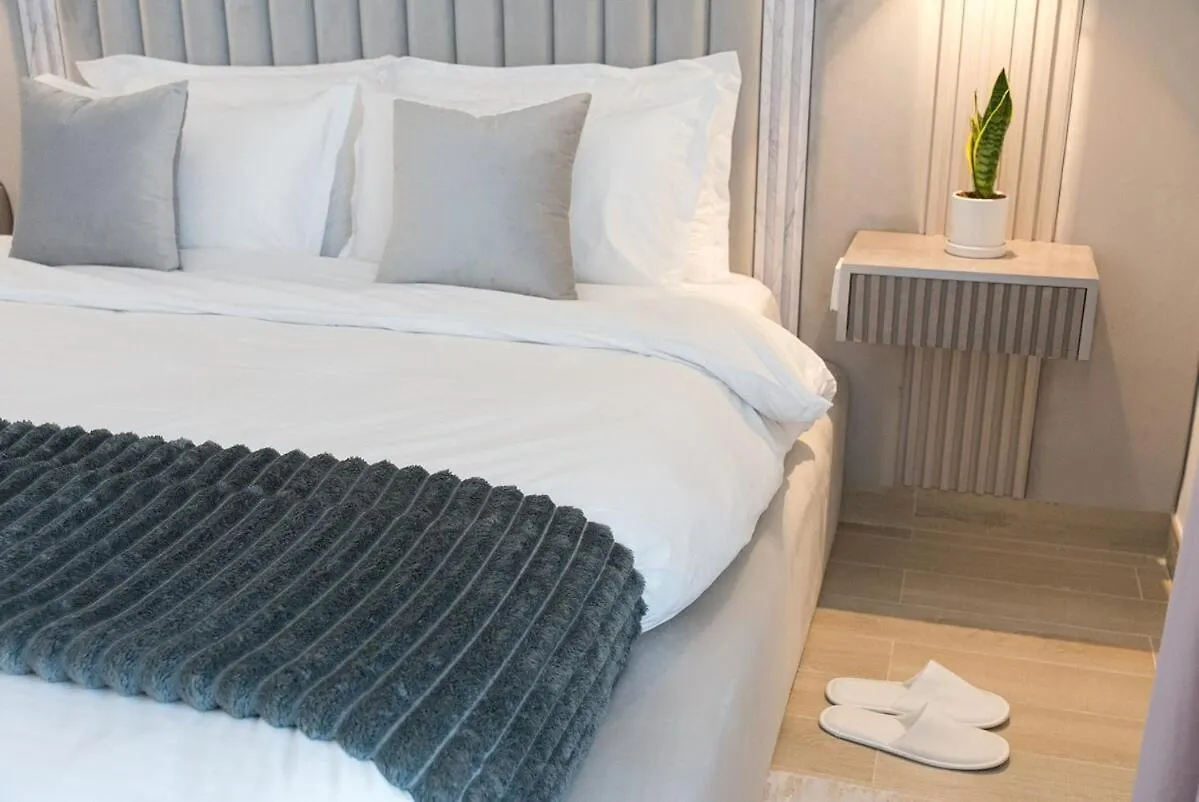 Premium 1Bdr Apartment In Yas Island Near Ferrari World, Sea World, F1 Abu Dhabi 0*,  Emirados Árabes Unidos