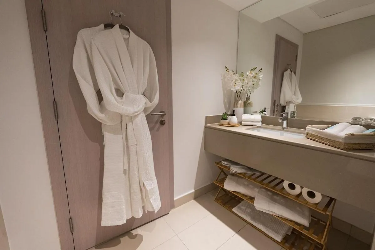Premium 1Bdr Apartment In Yas Island Near Ferrari World, Sea World, F1 Abu Dhabi 0*,  Emirados Árabes Unidos